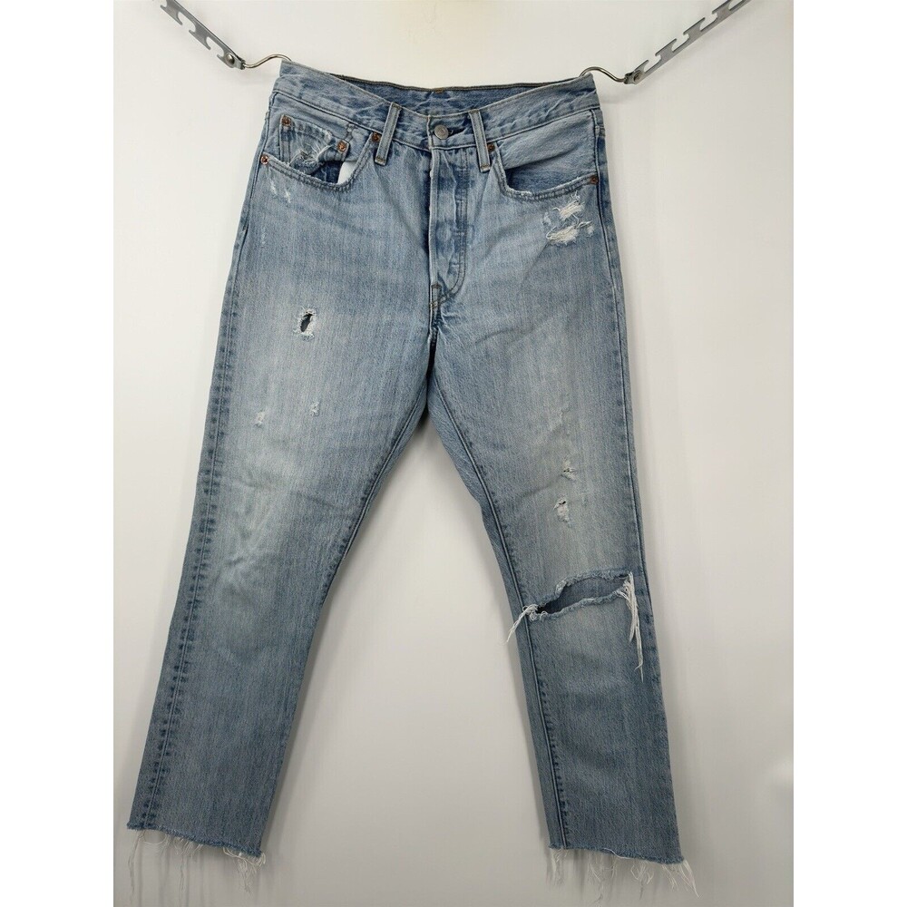 Levi’s Premium 501 S  straigh Jean in Light‎ Wash Size 26 Rip & Distress raw hem